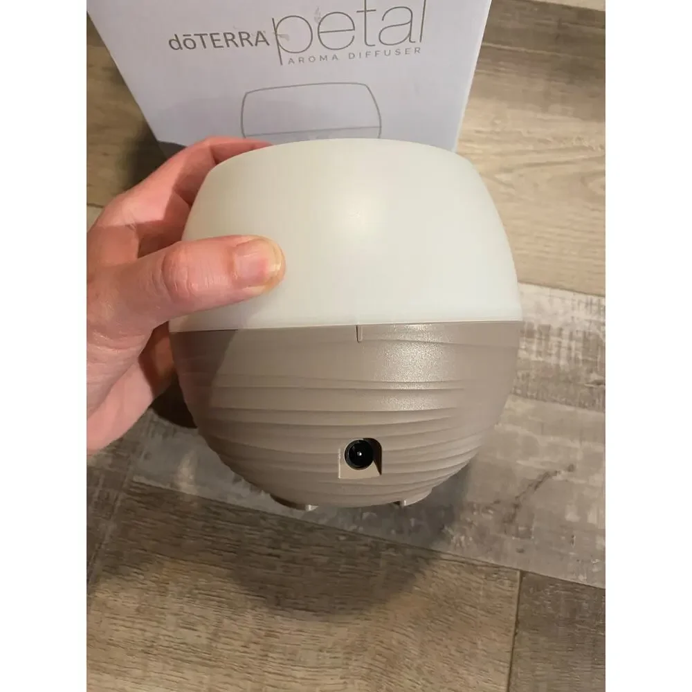 doTERRA Petal Essential Oil Diffuser White Aroma Device - Picture 8 of 13